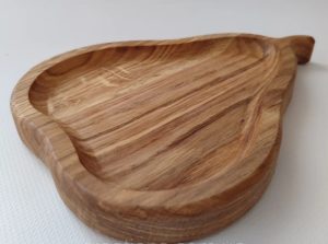 Vaikiška medinė lėkštė "Kriaušė" iš ąžuolo 20x15 cm – natūrali ir patogi