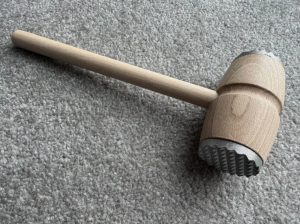 Medinis mėsos plaktukas su nerūdijančio plieno galvutėmis, 30 cm