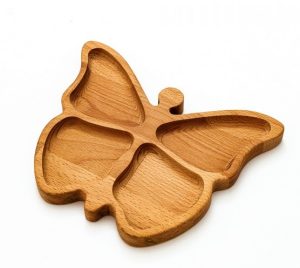 Vaikiška medinė lėkštė "Drugelis" iš ąžuolo 20x16 cm – natūrali ir patogi