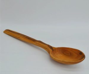 Medinis figūrinis virtuvės šaukštas 32 cm – natūralus ir patogus įrankis