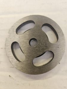 Mėsmalės tinklelis 61 mm su 9 mm skylėmis – puikus pasirinkimas dešrų gamybai