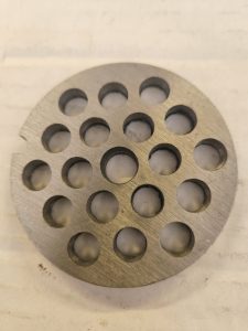 Mėsmalės tinklelis 68 mm su 10 mm skylėmis – idealus pasirinkimas stambiam malimui