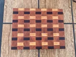 Medinė pjaustymo lenta 40x30 cm | Tvirtas torcinis dizainas