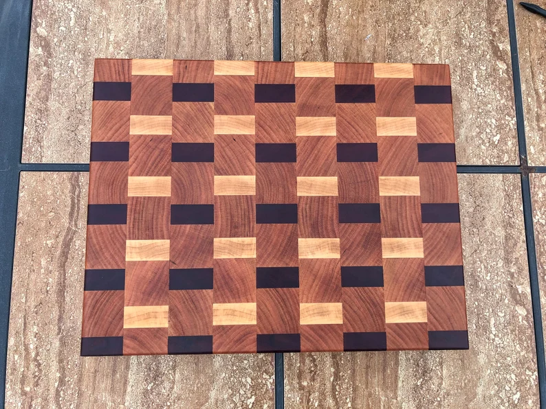 Medinė pjaustymo lenta 40x30 cm | Tvirtas torcinis dizainas