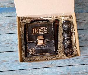 Dovanų rinkinys alkoholiui "BOSS PURSE" - šauni ir originali dovana vyrui