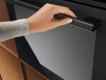 Gudrā cepeškrāsns Electrolux 900 CookView® ar kameru | Pirolīze, SteamCrisp, melna matēta - Image 2