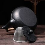 Japoniško stiliaus ketaus arbatinukas su sieteliu (0.8L / 1.2L / 1.8L) | Emaliuotas vidus, ilgai išlaiko šilumą