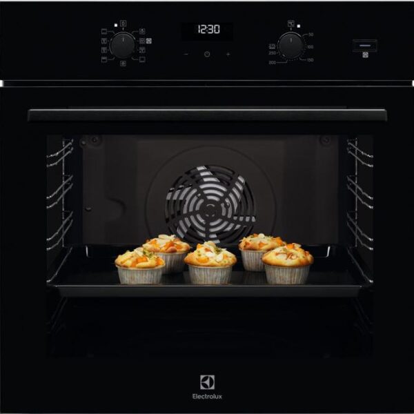 Iebūvējama cepeškrāsns Electrolux 72 l A Melna SteamBake 600 sērija EOD5C50Z "SteamBake" – maizes ceptuve jūsu mājās Cepeškrāsnī "600 SteamBake" mājas apstākļos ar tvaika palīdzību varat izcept mutē kūstošas ​​smalkmaizītes un ideālas kūkas un pīrāgus. Izbaudiet vienmērīgi izceptu vistu, lazanju un zivis. Kraukšķīga garoziņa un gaisīgs cepumu vidus tikai ar vienu pieskārienu. Funkcija "SteamBake", lai cepumi būtu garšīgi Funkcija "SteamBake" sniedz iespēju mājās ar vienu pogas spiedienu izcept gardumus, kas neatpaliek no maizes ceptuves izstrādājumiem. Mitrums veicina mīklas rūgšanu, tāpēc cepuma iekšpuse ir gaisīga, bet sausais karstums pārklāj ārpusi ar kraukšķīgu un spīdīgu garoziņu. Izbaudiet ne tikai gardus cepumus. Katalītiskās tīrīšanas funkcija Pateicoties katalītiskajam pārklājumam, varat aizmirst par cepeškrāsnī sakrājušos taukiem un pārtikas netīrumiem. Šī pašattīrīšanās funkcija ir aktīva, kad cepeškrāsns ir uzkarsēta līdz 250 °C temperatūrai, tāpēc tagad cepeškrāsns tīrīšana ir īpaši vienkārša. Ātra, efektīva un vienmērīga cepšana Mūsu tehnoloģija "Even Cooking" sadala karstumu visā cepeškrāsnī, tāpēc ēdiens cepas vienmērīgi un tas nav jāapgriež. Šī tehnoloģija ātrāk uzkarsē cepeškrāsni un ietaupa ne tikai laiku, bet arī elektroenerģiju! Informatīvs LED taimera ekrāns Ar LED ekrāna palīdzību ir viegli uzraudzīt gatavojamos ēdienus. Iestatiet ēdiena gatavošanas ilgumu vai kontrolējiet gatavošanas procesu ar ēdiena termometra palīdzību. Vadība neprasa nekādas pūles, tāpēc uzmanību varat koncentrēt uz kulināriju. Produkta priekšrocības un īpašības • Cepeškrāsns vadība ar temperatūras un laika mērītāju • Katalītisks, noturīgs tīrs cepeškrāsns pārklājums • Daudzfunkcionāla cepeškrāsns ar riņķveida sildelementu • Dzesēšanas ventilators • Iespiežami rokturi. Produkta tehniskās īpašības Krāsa - Melna .Cepeškrāsns karsēšanas funkcijas - Apakša, Ventilators + apgaismojums, Grils + apakša + ventilators, Grils + ventilators, Grils + augšdaļa, Grils + augšdaļa + ventilators, Apgaismojums, Riņķveida + iztvaicētājs + ventilators, Augšdaļa + apakšdaļa. Grila tips - Elektrisks. Trokšņa līmenis, dB(A)- 43. Noderīgais tilpums, l - 72. Augstums, mm - 594. Platums, mm - 596. Dziļums, mm - 569. Uzstādīšanas augstums, mm - 600. Uzstādīšanas platums, mm - 560. Uzstādīšanas dziļums, mm- 550. Enerģijas klase- A. Enerģijas patēriņš statiskai karsēšanai, kWh- 0.95. Enerģijas patēriņš ar multifunkciju, kWh- 0.81. Ventilators. Maksimālā ierīces jauda, W- 2990. Maksimālā grila elementa jauda, W- 2700. Enerģijas patēriņš gaidīšanas režīmā - 0.99. Apgaismojuma jauda, W - 40.