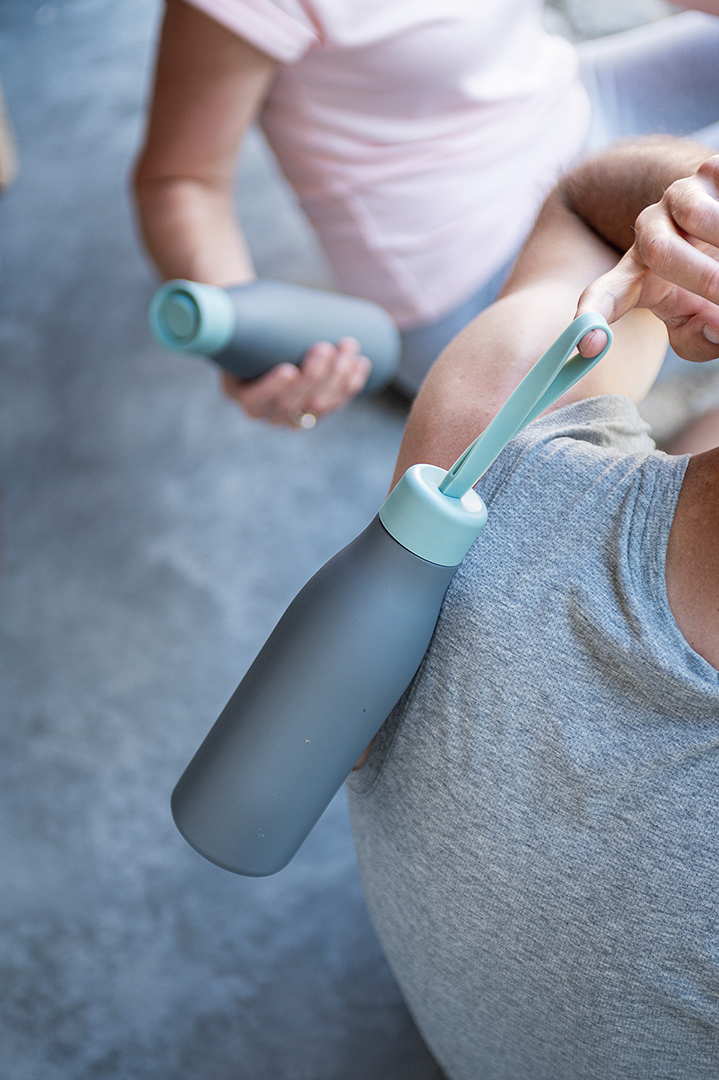 termosas-butelis-leo-berghoff-3950224.4 BergHOFF Termokrūze-Pudele LEO 500 ml | Ar diviem vāciņiem | Pelēka/Piparmētru - Image 4