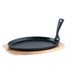 GIPFEL Čuguna Servēšanas Panna Diletto 2152 | 24 cm, Ar Koka Statīvu, Piemērota Lietošanai Cepeškrāsnī - Image 2