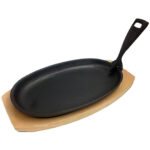 GIPFEL Čuguna Servēšanas Panna Diletto 2152 | 24 cm, Ar Koka Statīvu, Piemērota Lietošanai Cepeškrāsnī