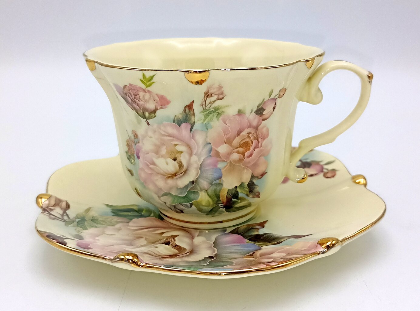 f315b0e6296e3f68f15279c5df317337-a2fbe-kaina_reference Porcelāna krūzīšu un apakštasīšu komplekts, 12 daļas (6 personām), 220 ml (balts, zili ziedi, dāvanu kastē) - Image 1