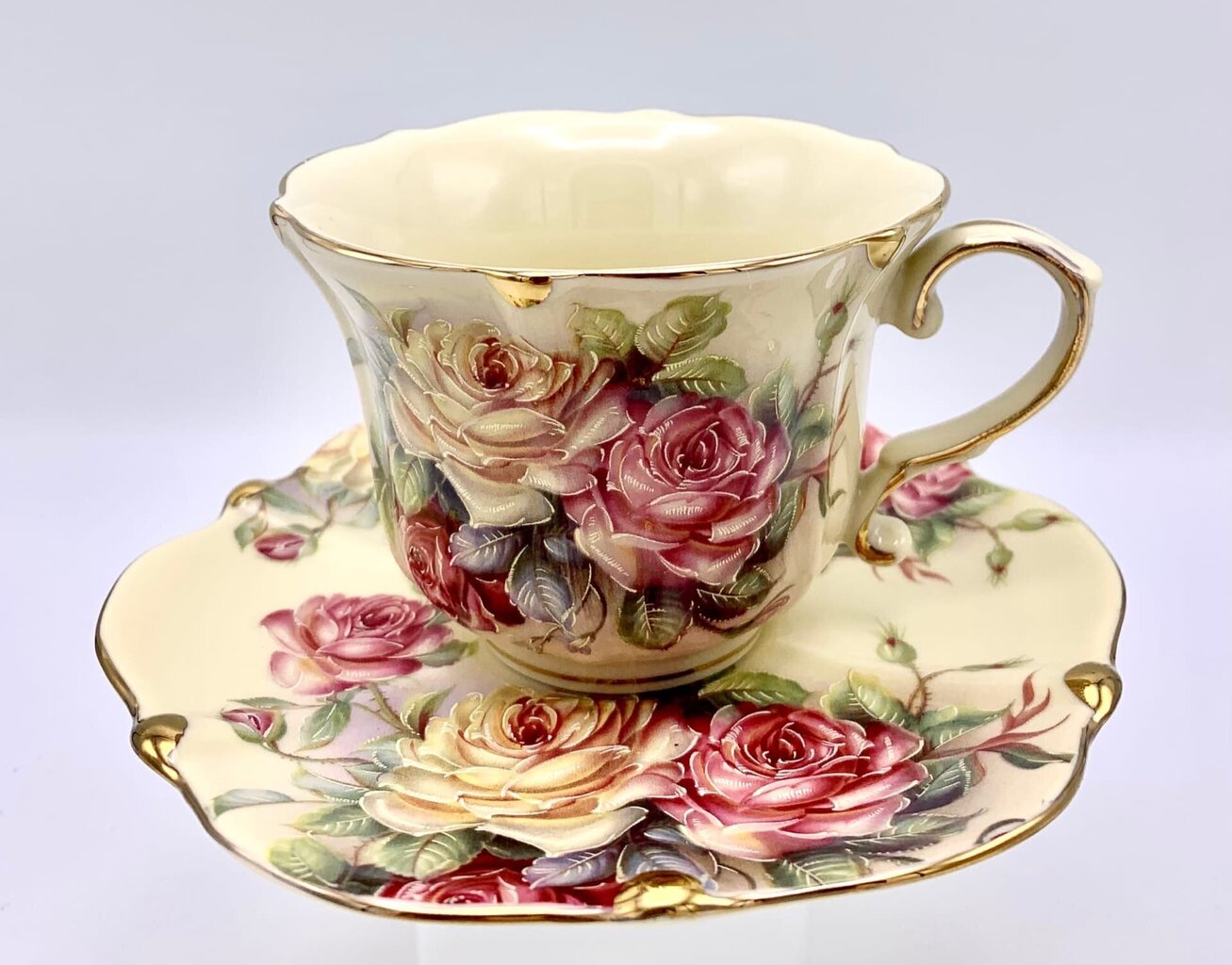 puodelis-su-lekstute-2-vnt-220-ml_reference-6 Porcelāna kafijas/tējas komplekts 2 personām (4 daļas), 220 ml (Asorti) - Image 1